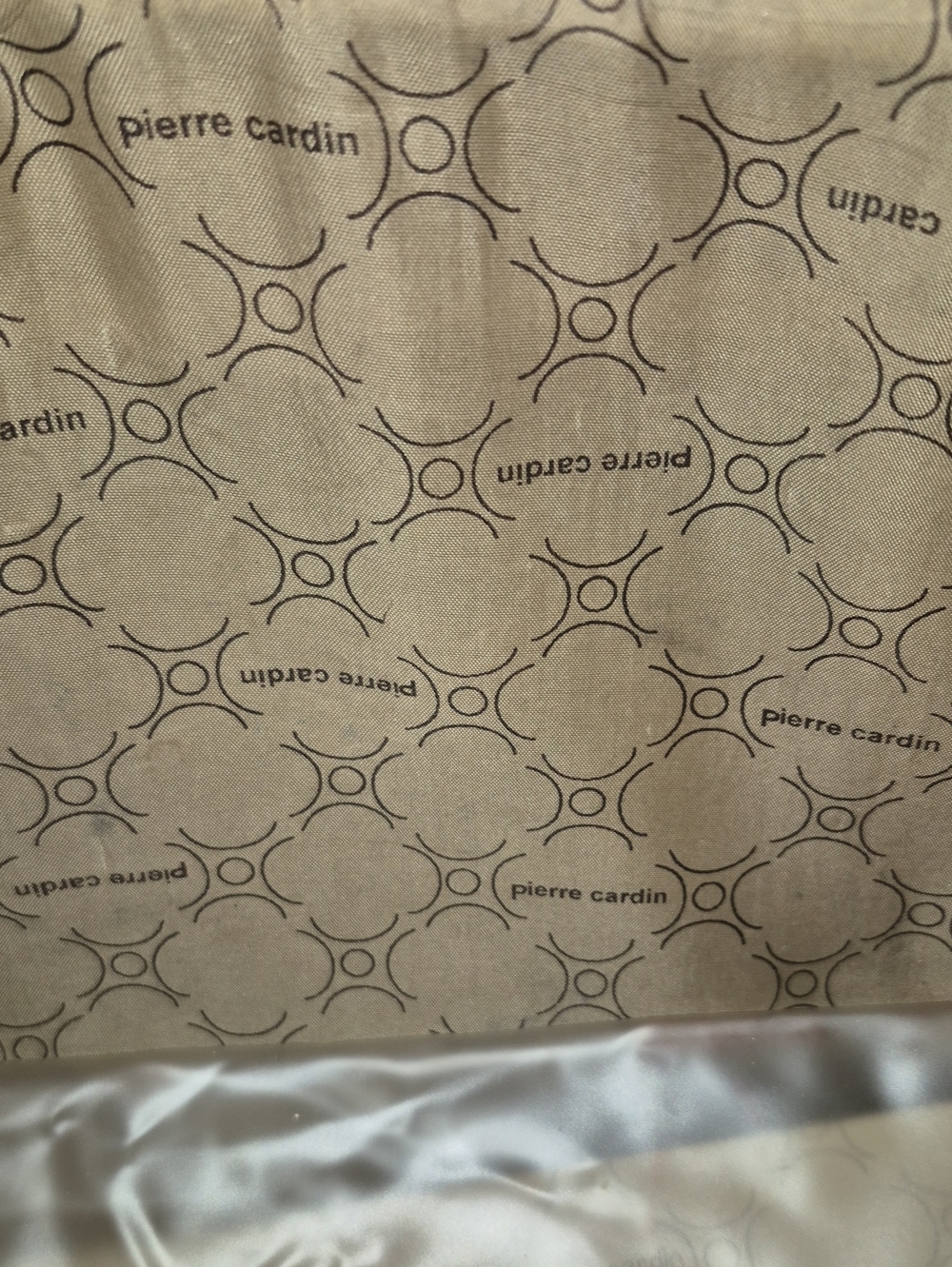 Pierre Cardin, French fashion designer,tapestry and jacquard piece.avant-garde. - Picture 11 of 16